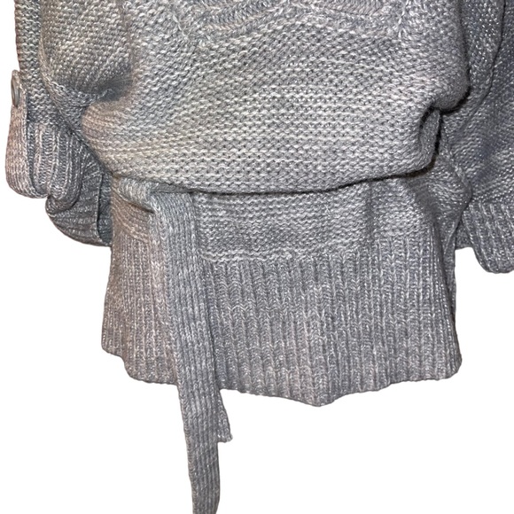 a.n.a Women’s Belted Deep V-Neck Sweater 3/4 Sleeves Grey Size Large Blousey - Picture 2 of 6